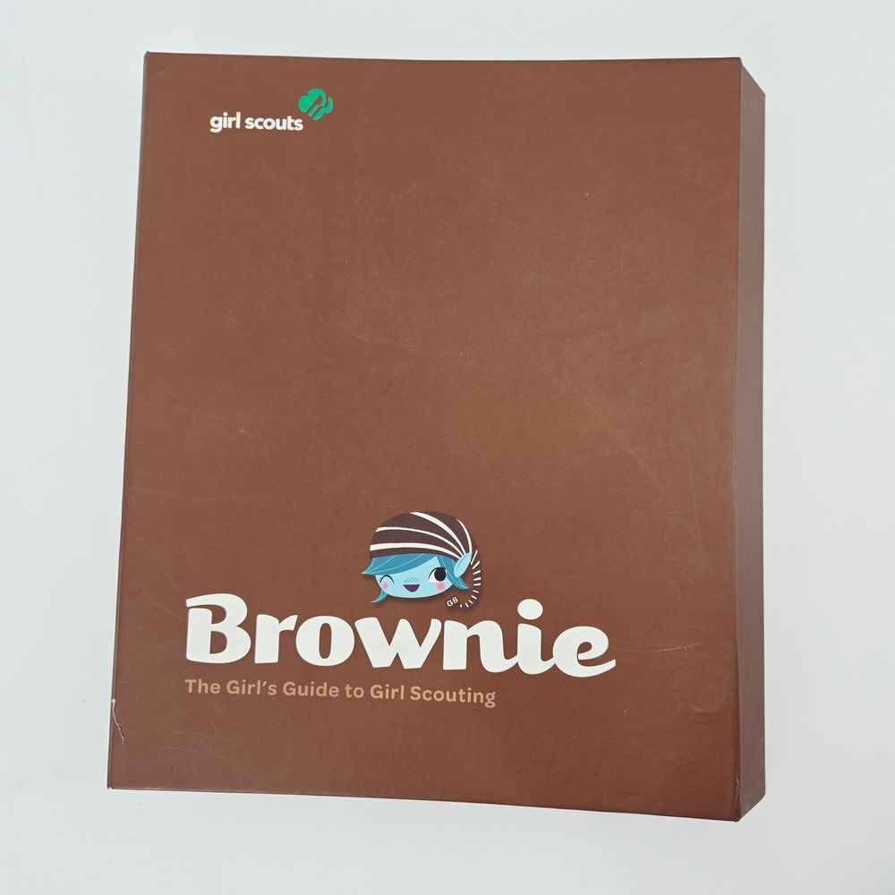 Brownie The Girl's Guide to Girl Scouting 3-Ring Binder Handbook 2011 Vintage